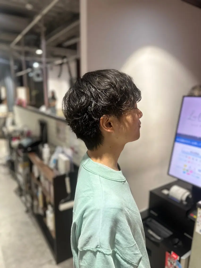 ミディアム メンズ ミディアムパーマ メンズパーマ 波巻きパーマ パーマ LUPI byLee MIUのヘアスタイル
