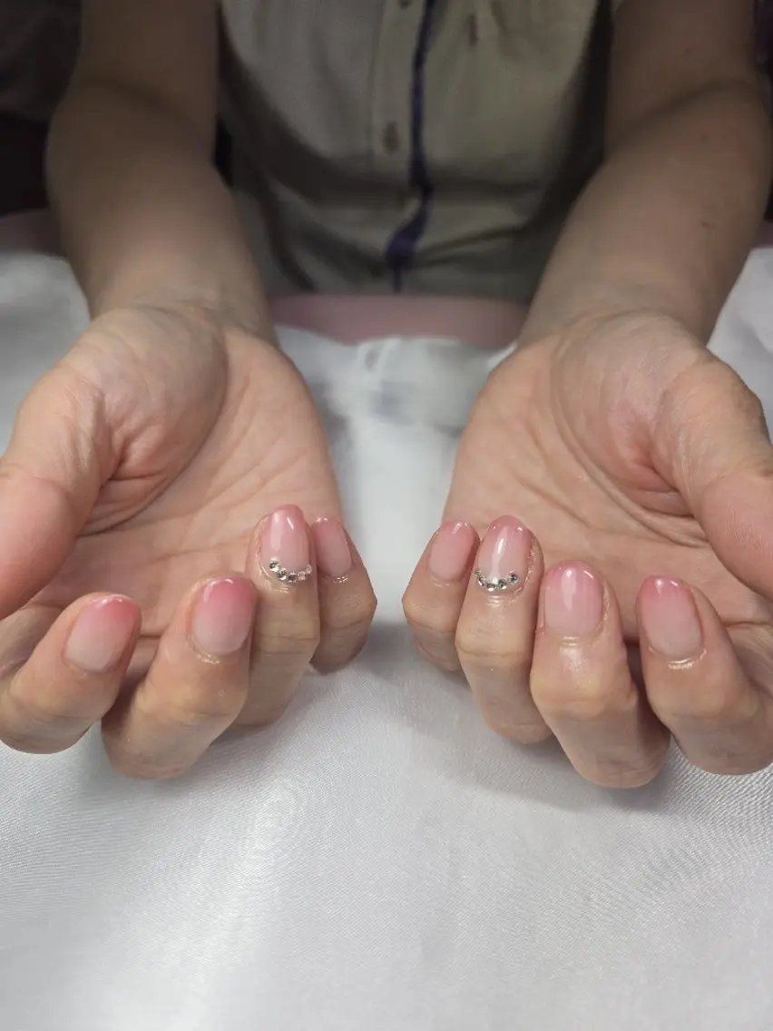 ネイル グラデーション ピンク ハンドネイル ネイルサロンベルティ .ひとみのネイルデザイン
