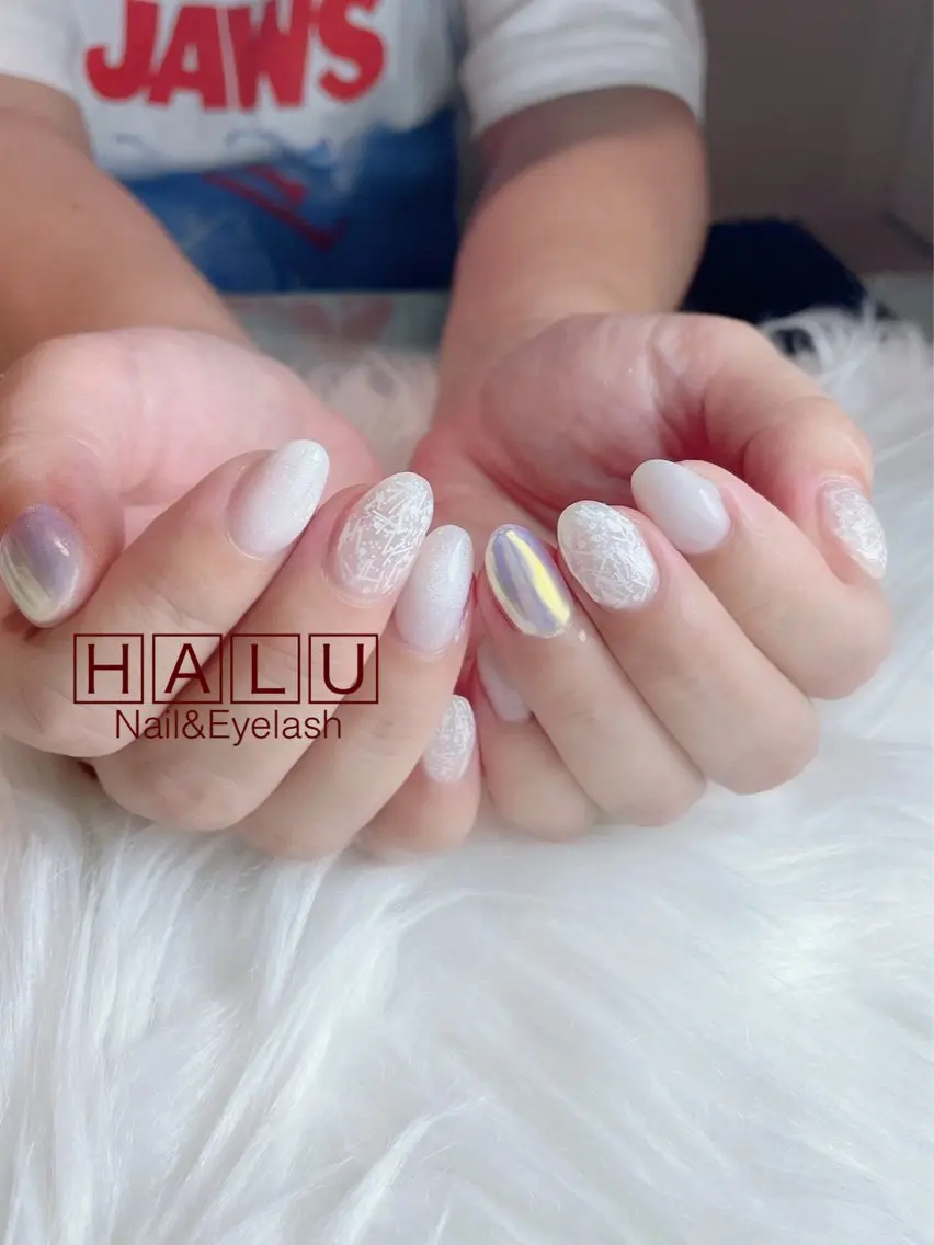 ネイル ホワイト ハンドネイル フットネイル HALU ハルのネイルデザイン