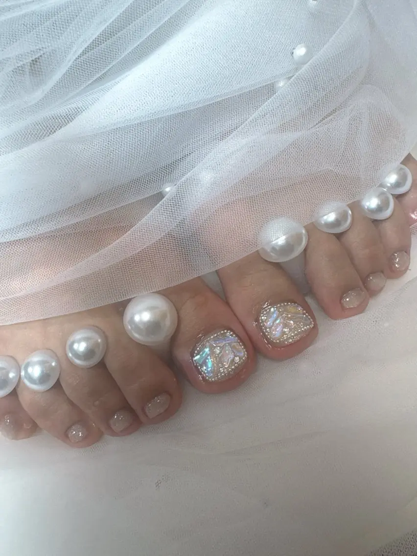 ネイル フットネイル フレンチネイル ガラスフレンチ キラキラネイル 韓国ネイル フットネイル Queeens nailのネイルデザイン