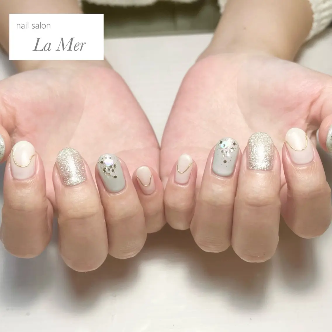ネイル ブルー ラメ(グリッター) ミラーネイル オフィスネイル シルバー ハンドネイル nailsalon La Merのネイルデザイン