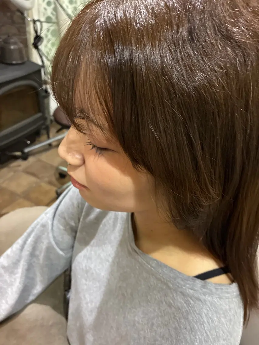 セミロング 顔まわりレイヤー レイヤーカット 山口 千歌のヘアスタイル