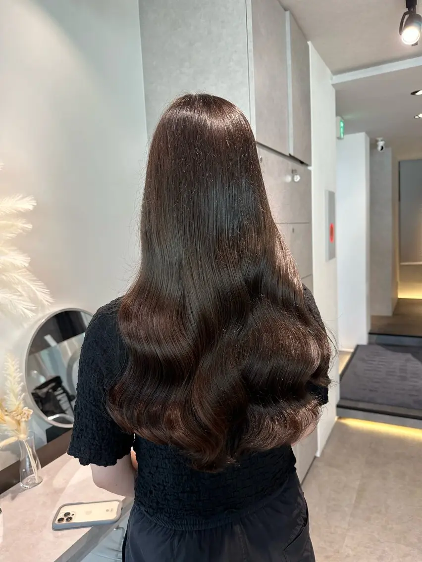 ロング カラー ヘアアレンジ ダークグレー ダークグレージュ グレージュ トリートメント ブリーチ/ハイトーン 艶カラー/ユリナのヘアスタイル