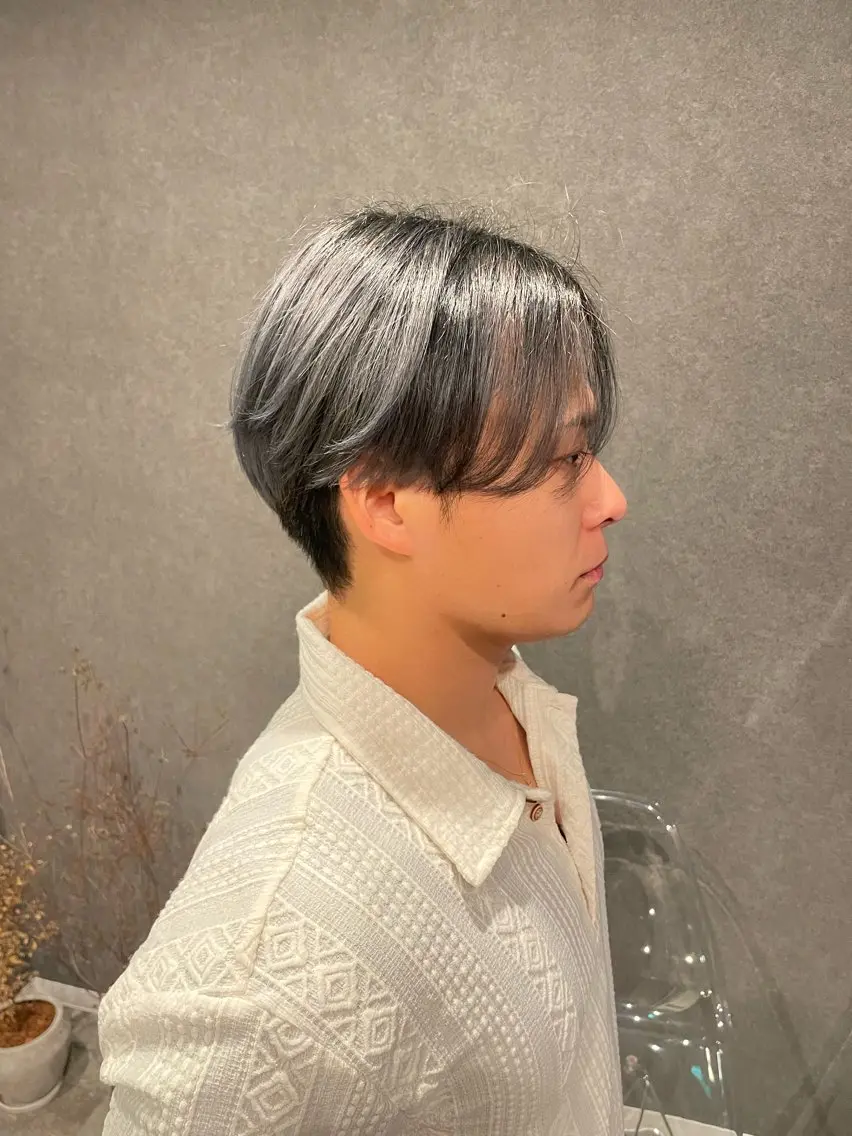 ショート カラー メンズ メンズブリーチ アッシュ ブリーチ シルバー シルバーアッシュ ヘアカラー トリートメント 宇野 颯太のヘアスタイル