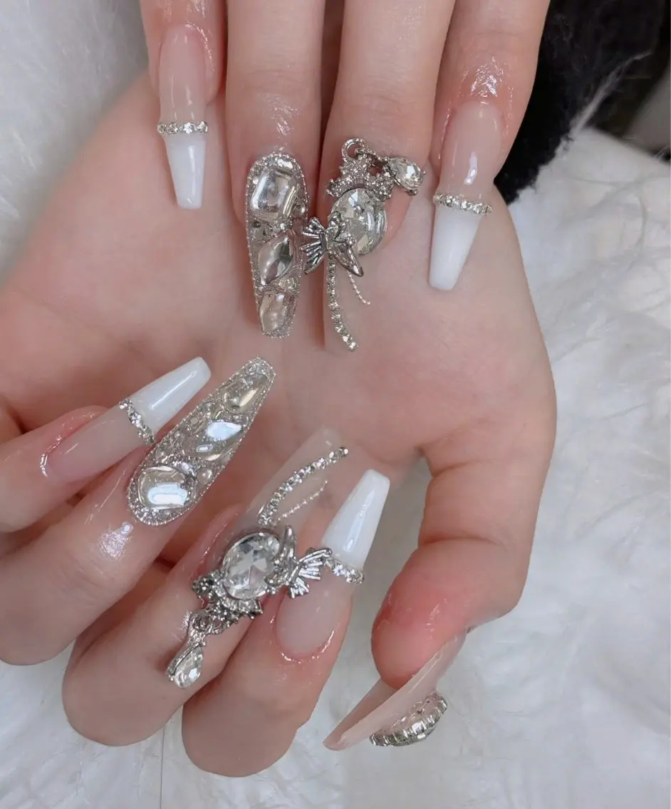 ネイル オーロラネイル フレンチネイル ジェルネイル ハロウィン キラキラネイル H.baby Nail Salonのネイルデザイン