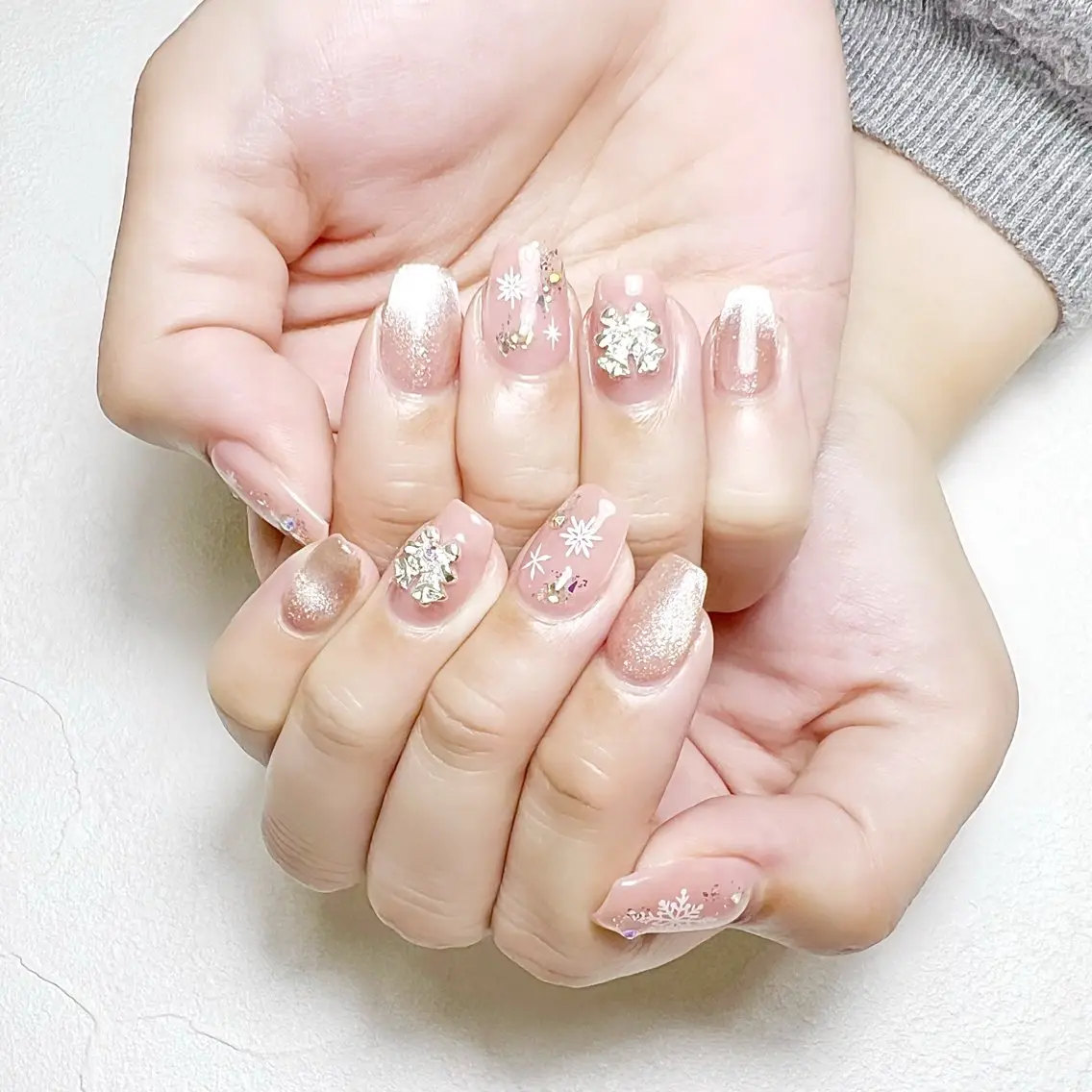 ネイル キラキラネイル マグネットネイル ピンク 冬ネイル クリスマス rouse nail RISATOのネイルデザイン