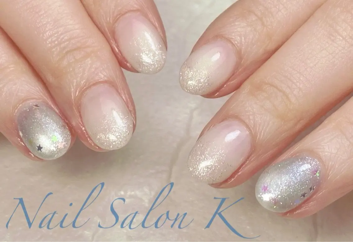 ネイル フラッシュネイル グラデーション マグネットネイル ショートネイル ホワイト ハンドネイル Nail Salon K 🧸美爪育成のネイルデザイン