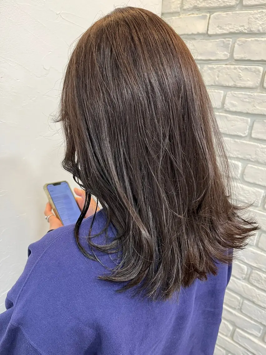 セミロング CHIC 岩下真衣のヘアスタイル
