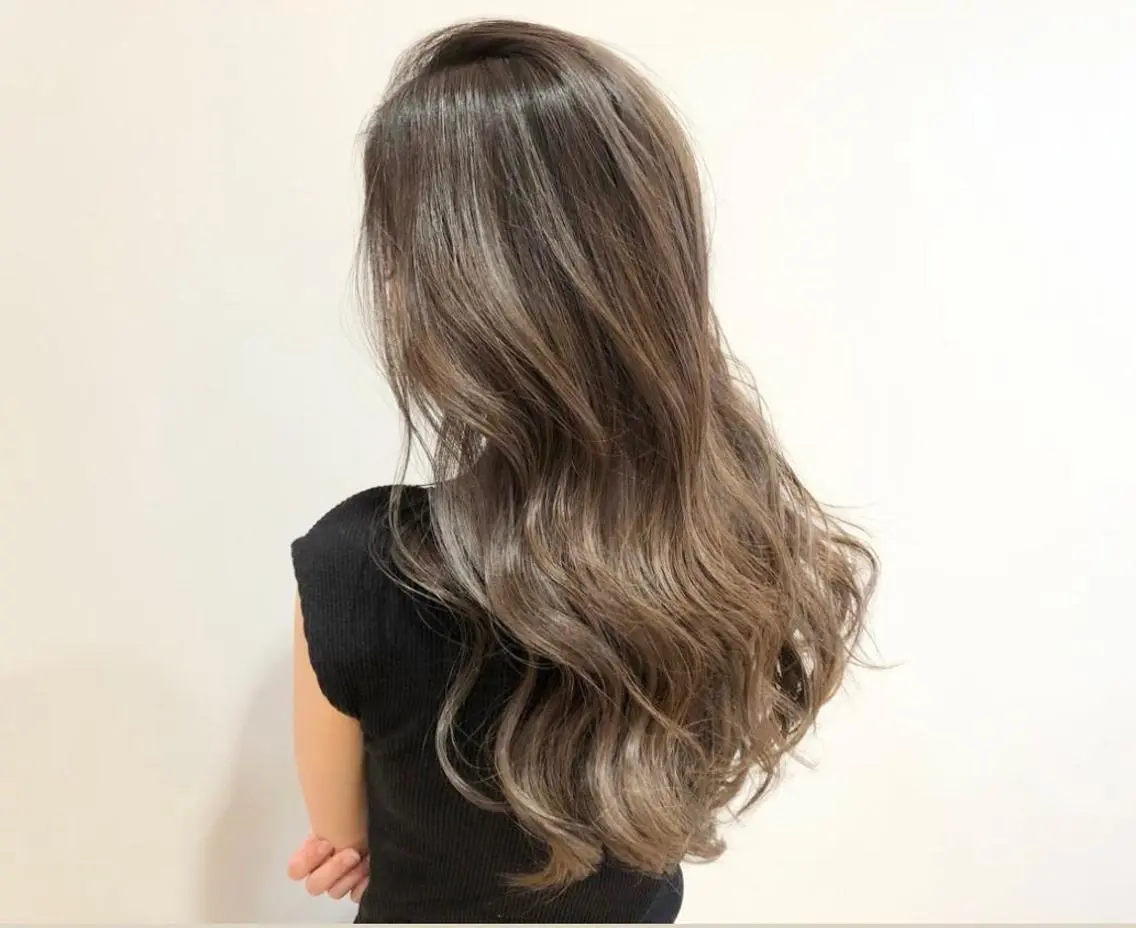 ロング カラー グラデーションカラー ハイライトカラー ハイライト ケアブリーチ 黒瀬有汰のヘアスタイル