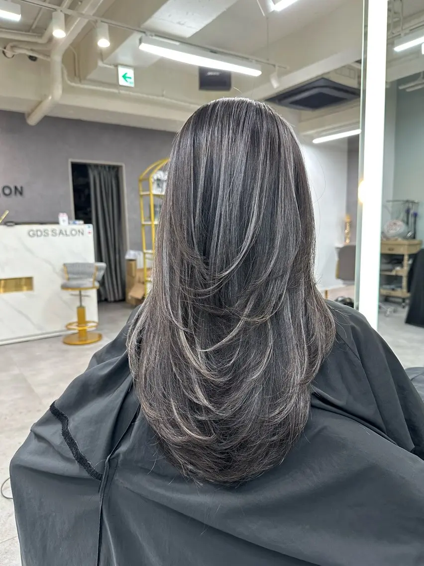 ロング ヘアカラー 韓国風 白髪ぼかし NAOTOのヘアスタイル
