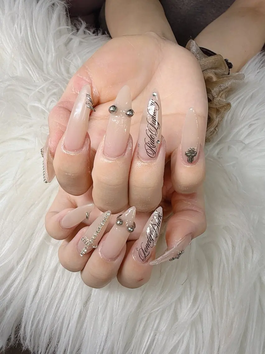 ネイル 長さ出し グラデーション 卒業式 キラキラネイル マグネットネイル Lee Nailsのネイルデザイン