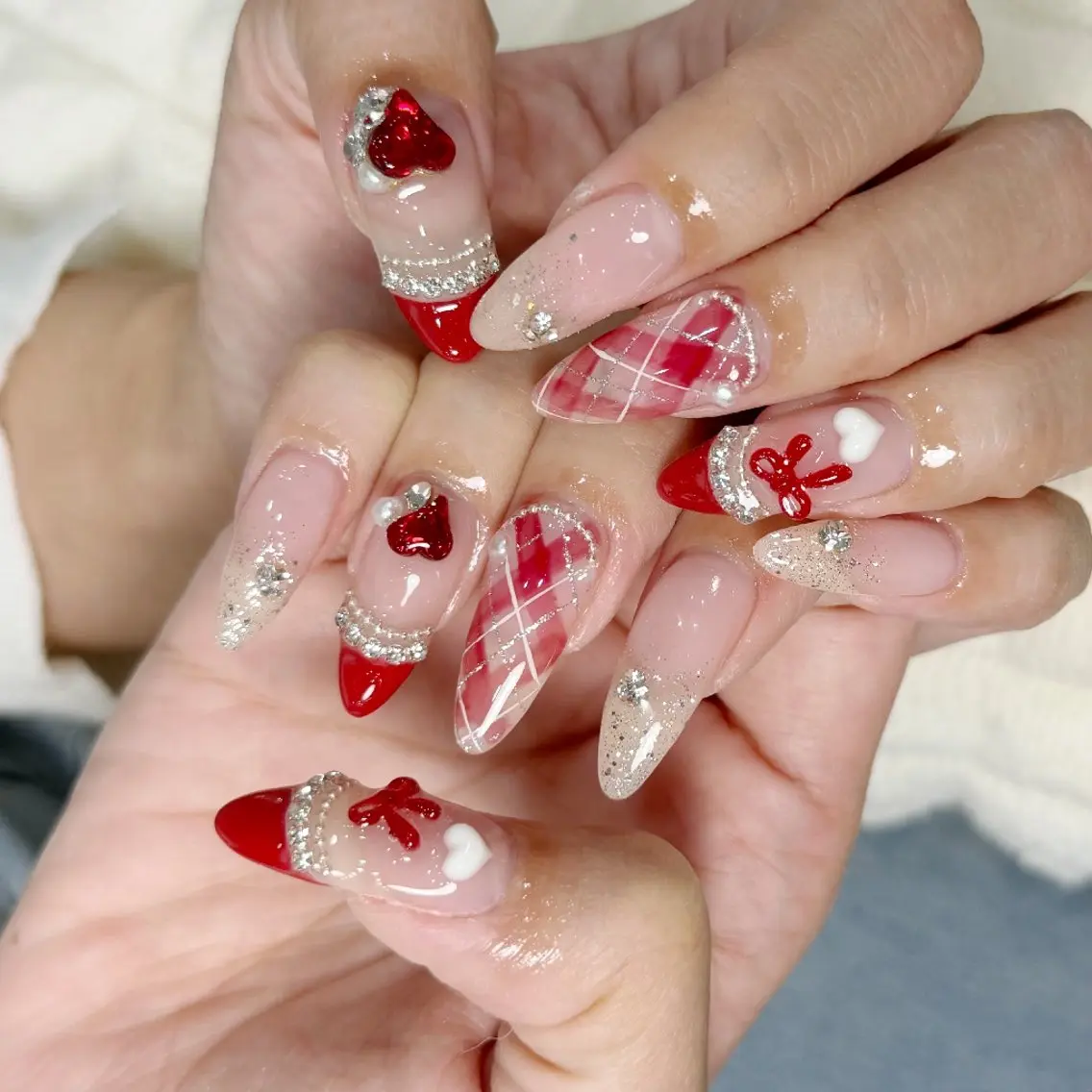 ネイル チークネイル フレンチネイル ジェルネイル ガーリー キラキラネイル ハンドネイル UM Nail Salonのネイルデザイン