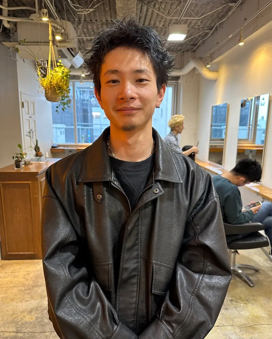 ショート パーマ メンズ グランジヘア 無造作ヘアHYUGAのヘアスタイル