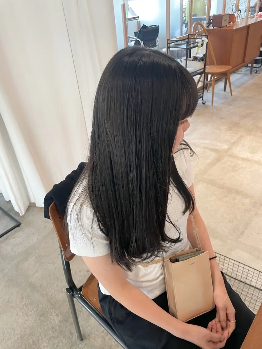 ロング カラー アッシュ オリーブカラー カット ヘアカラー トリートメント Takuma Suzuki中目黒のヘアスタイル