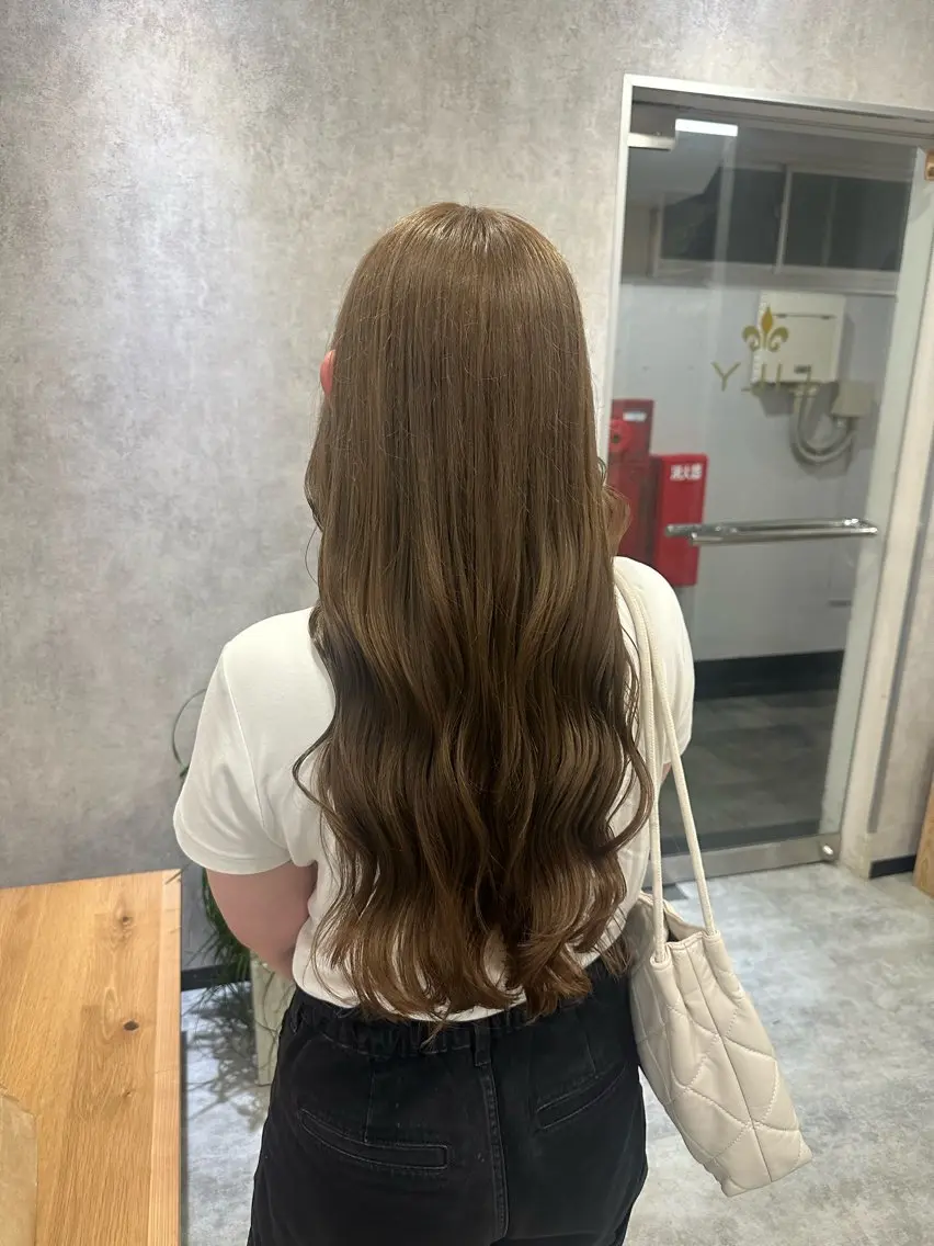 ロング カラー グレージュ オリーブグレージュ オリーブグレー MOURI CHISATOのヘアスタイル