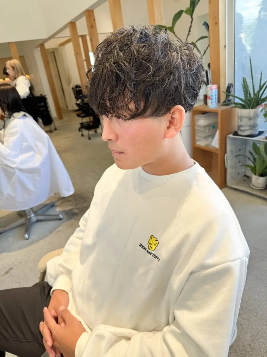 ショート パーマ メンズ メンズ韓国風 マッシュ メンズパーマ 韓国風ヘア ニュアンスパーマ 服部 雄輝のヘアスタイル