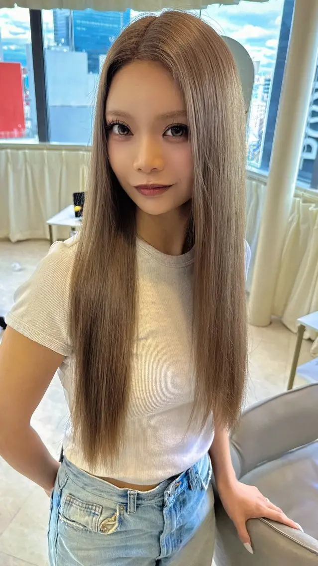 ロング ヘアカラー 辻田 七海のヘアスタイル