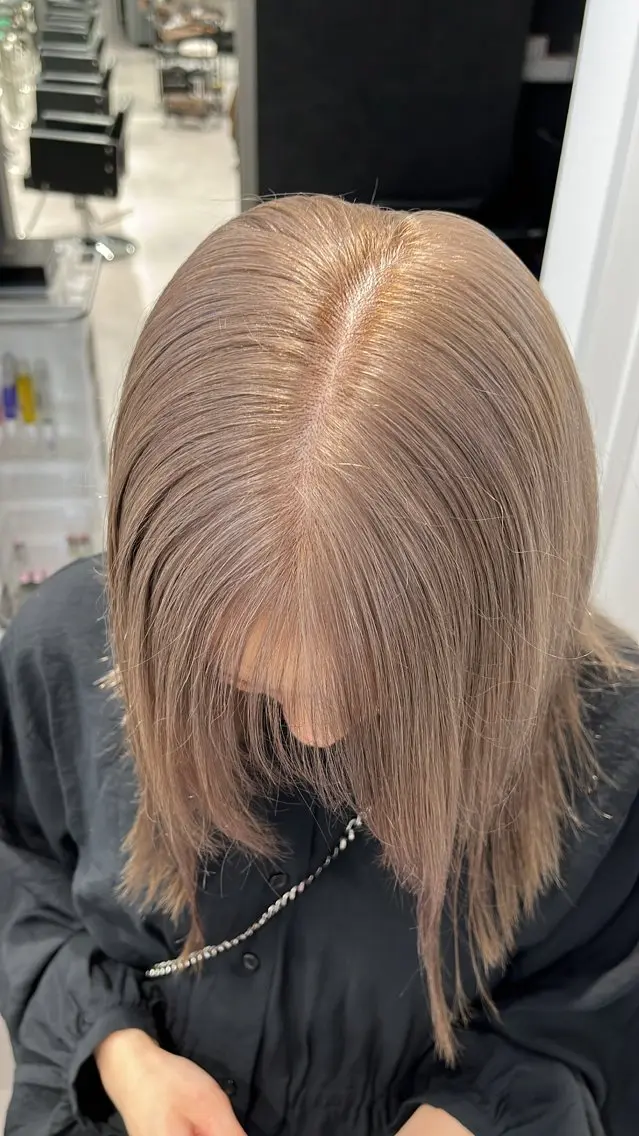 ミディアム カラー グレージュ ミルクティーグレージュ 齋藤 優弥のヘアスタイル