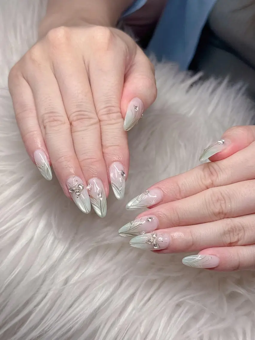 ネイル 長さ出し グラデーション 卒業式 キラキラネイル マグネットネイル Lee Nailsのネイルデザイン