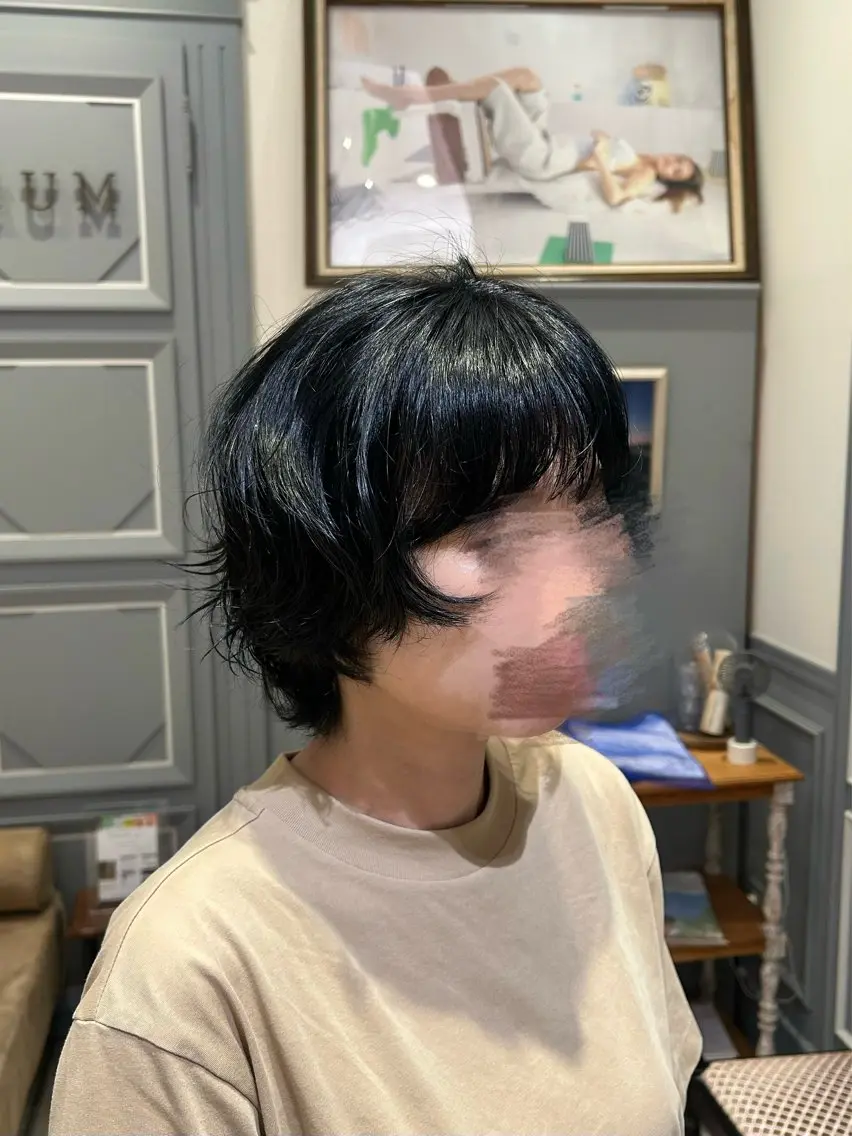 ショート カラー ブルーカラー ヘアカラー 西奥 琴葉のヘアスタイル