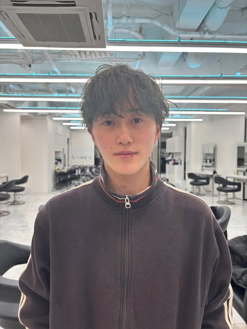 メンズ カット ヘアカラー トリートメント 顔まわりレイヤー/諒 オリーブカラー/天神のヘアスタイル