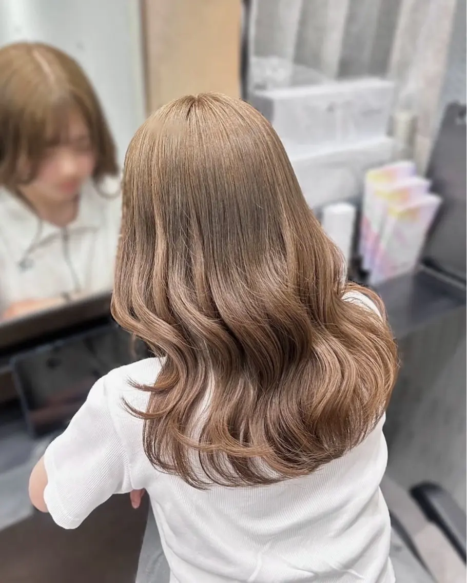 ロング カラー ベージュカラー ブリーチ 透明感カラー ヘーゼル ブリーチなしカラー ヘアカラー 新宿⌇韓国風ヘア ⌇透明感カラーのヘアスタイル