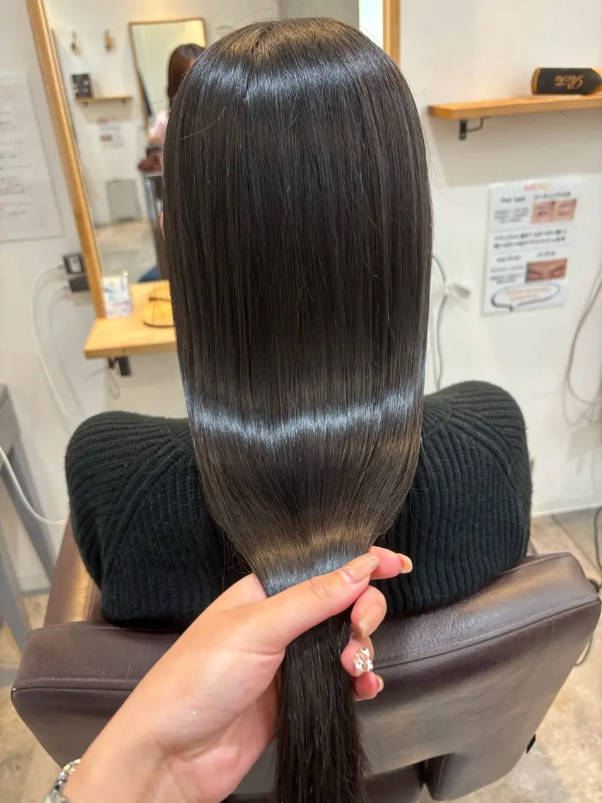 ロング カラー ダブルカラー ハイトーンカラー ボブ 顔周りカット 髪質改善 カット ヘアカラー トリートメント RISE SWELL 江坂momoneのヘアスタイル
