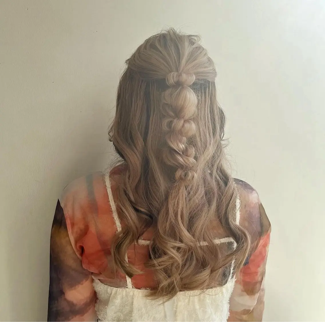 ミディアム ヘアアレンジ おかの まひろのヘアスタイル