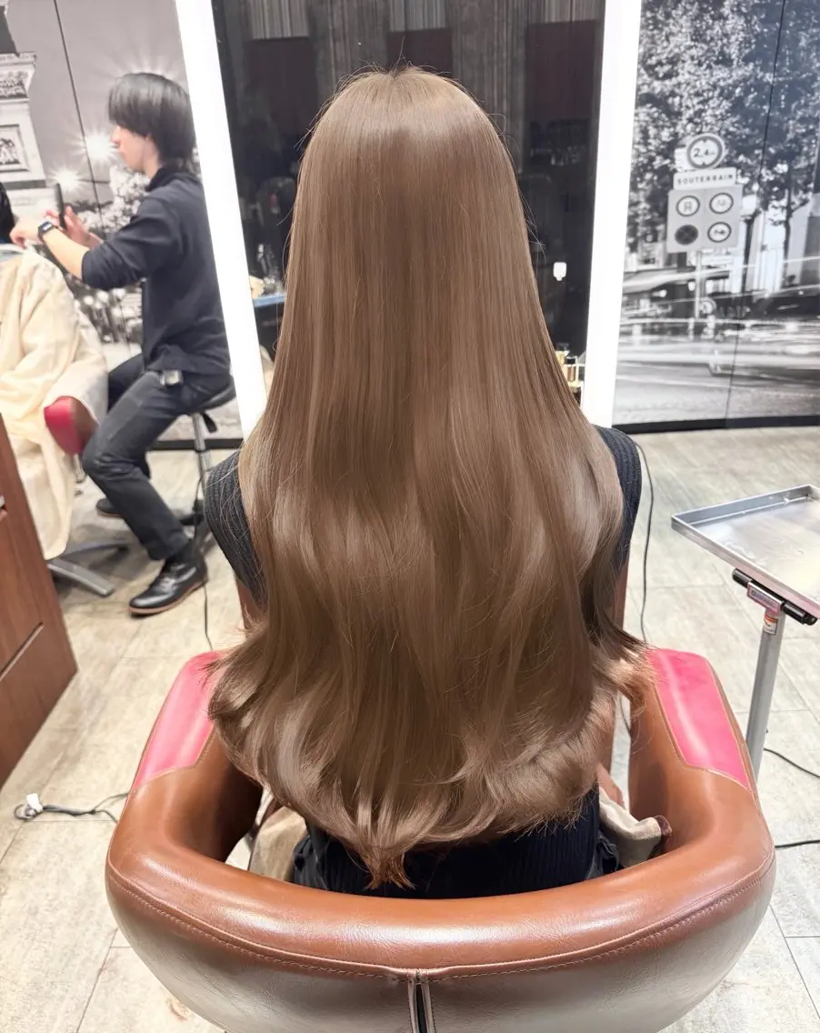ロング カラー アッシュ アッシュブラウン バレイヤージュ ベージュカラー ブリーチ カット ヘアカラー トリートメント 髪質改善カラー韓国風 レイヤーtudaのヘアスタイル