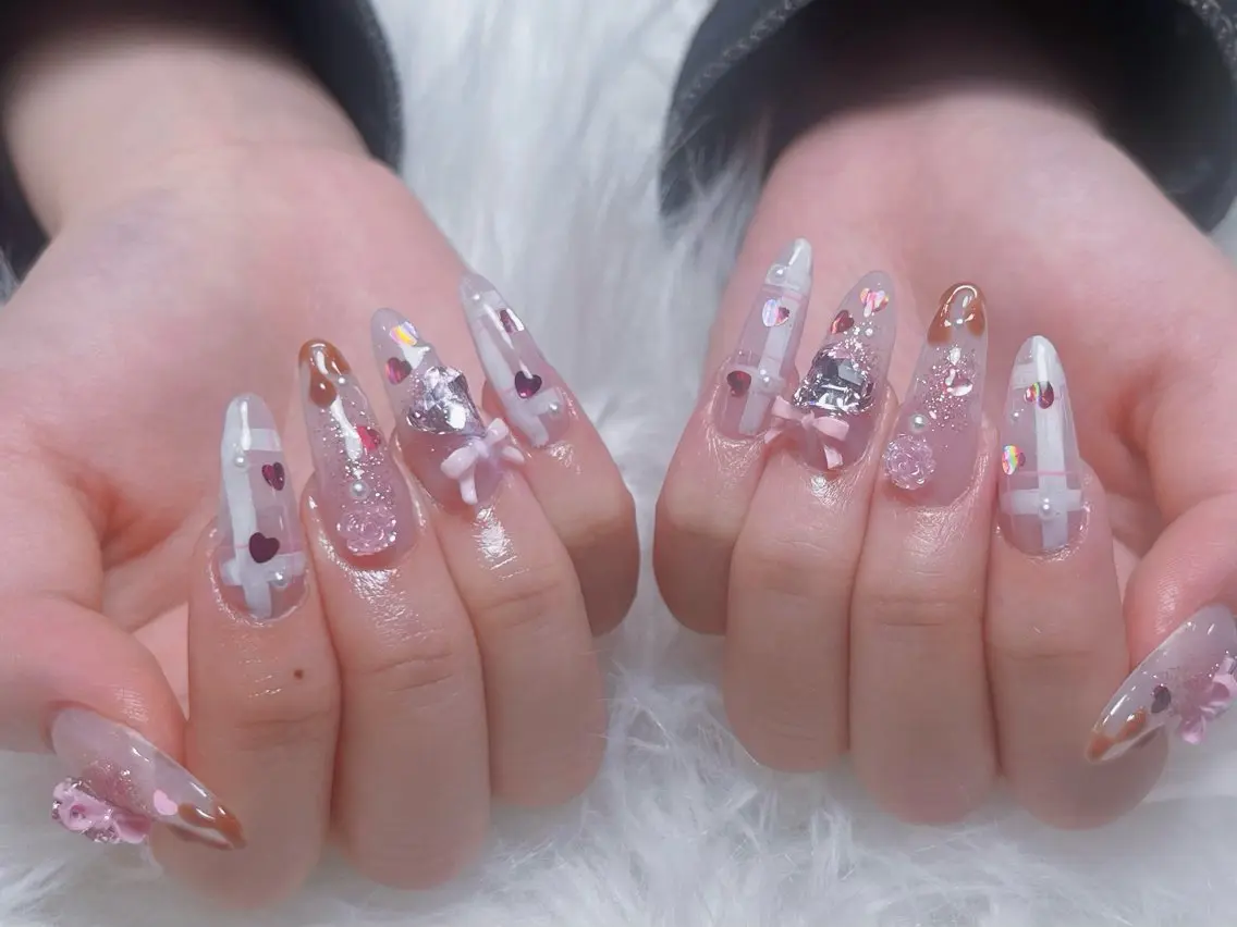 ネイル アートネイル 長さ出し フレンチネイル ジェルネイル キラキラネイル Belle Nail Salonのネイルデザイン