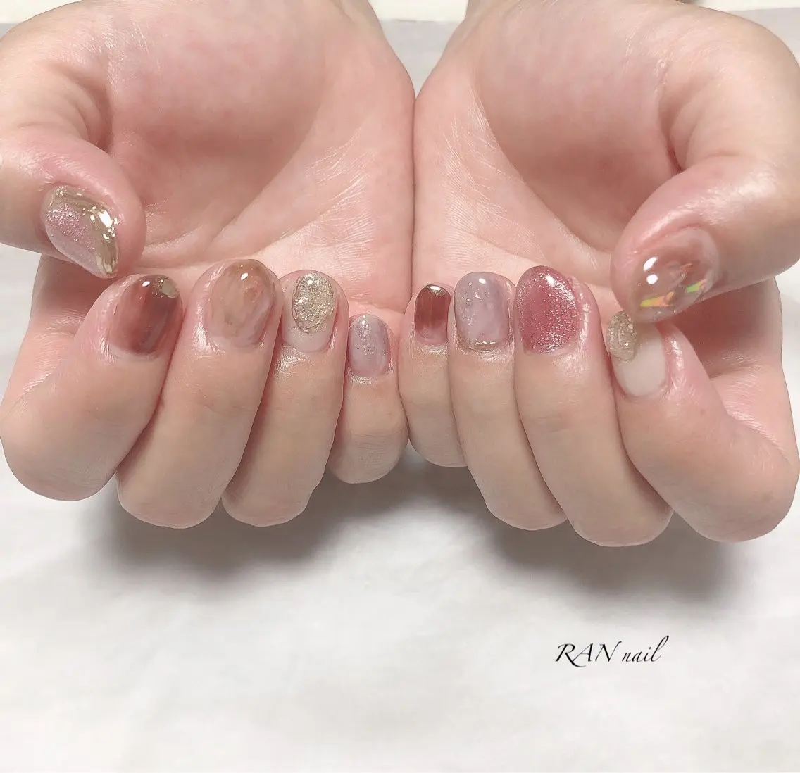 ネイル オーロラネイル ジェルネイル ゴールド 氷ネイル・うるうるネイル キラキラネイル RAN nailのネイルデザイン
