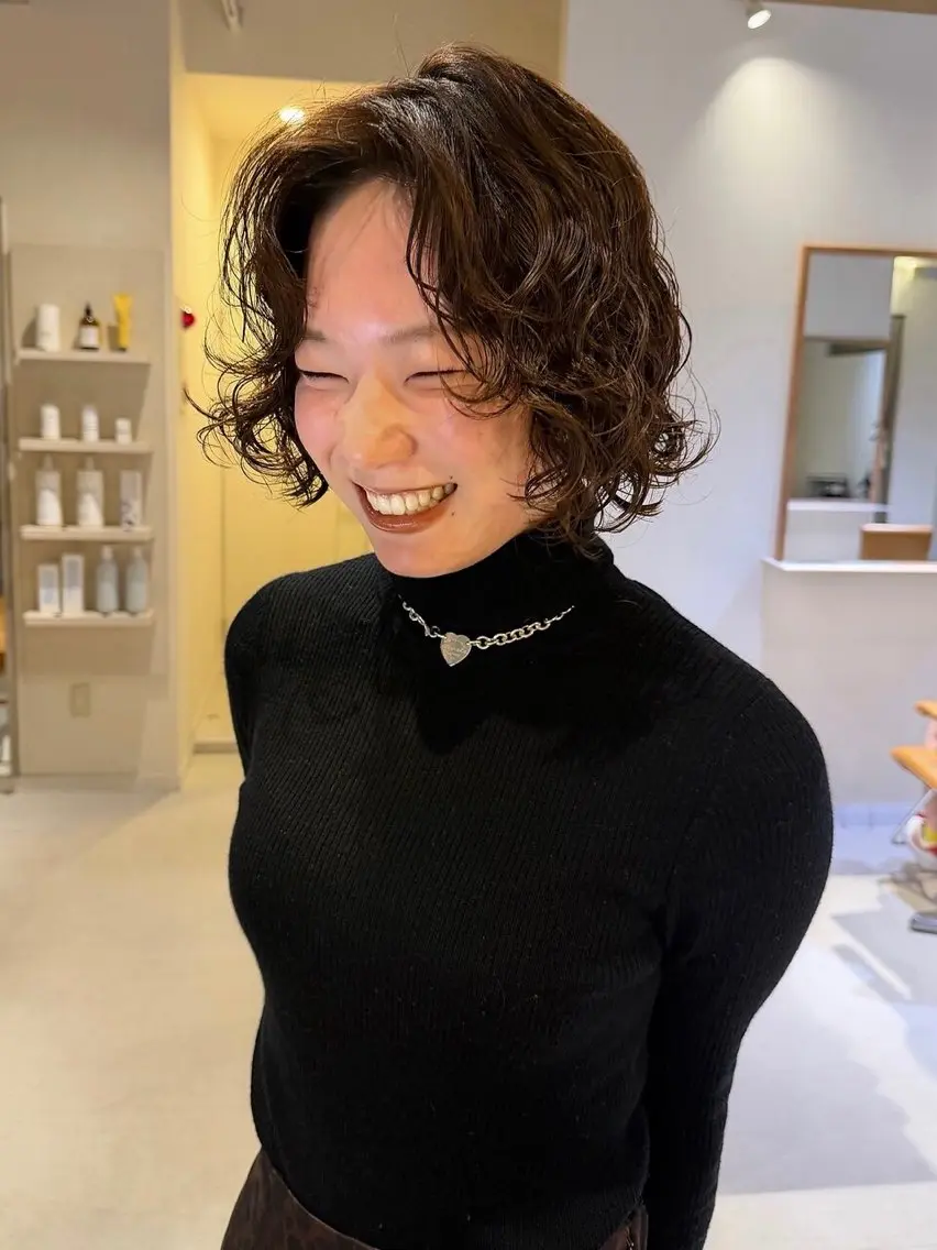 ショート カラー パーマ パーマ🌀/縮毛🪡 透明感カラー🧊のヘアスタイル