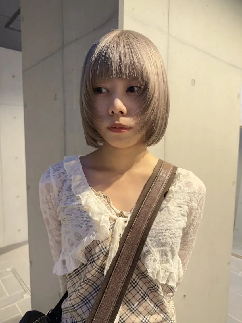 ショート カラー ボブレイヤー ベージュカラー ブリーチ ホワイトベージュ ボブ カット ヘアカラー 似合わせウルフ/ レイヤー/山本祐輔のヘアスタイル