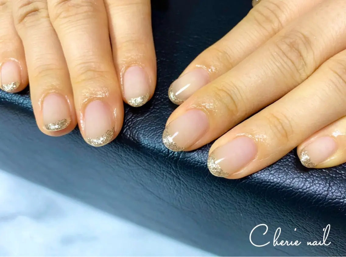 ネイル フレンチネイル ジェルネイル ゴールド ラメ(グリッター) オフィスネイル ハンドネイル Cherienail yunaのネイルデザイン