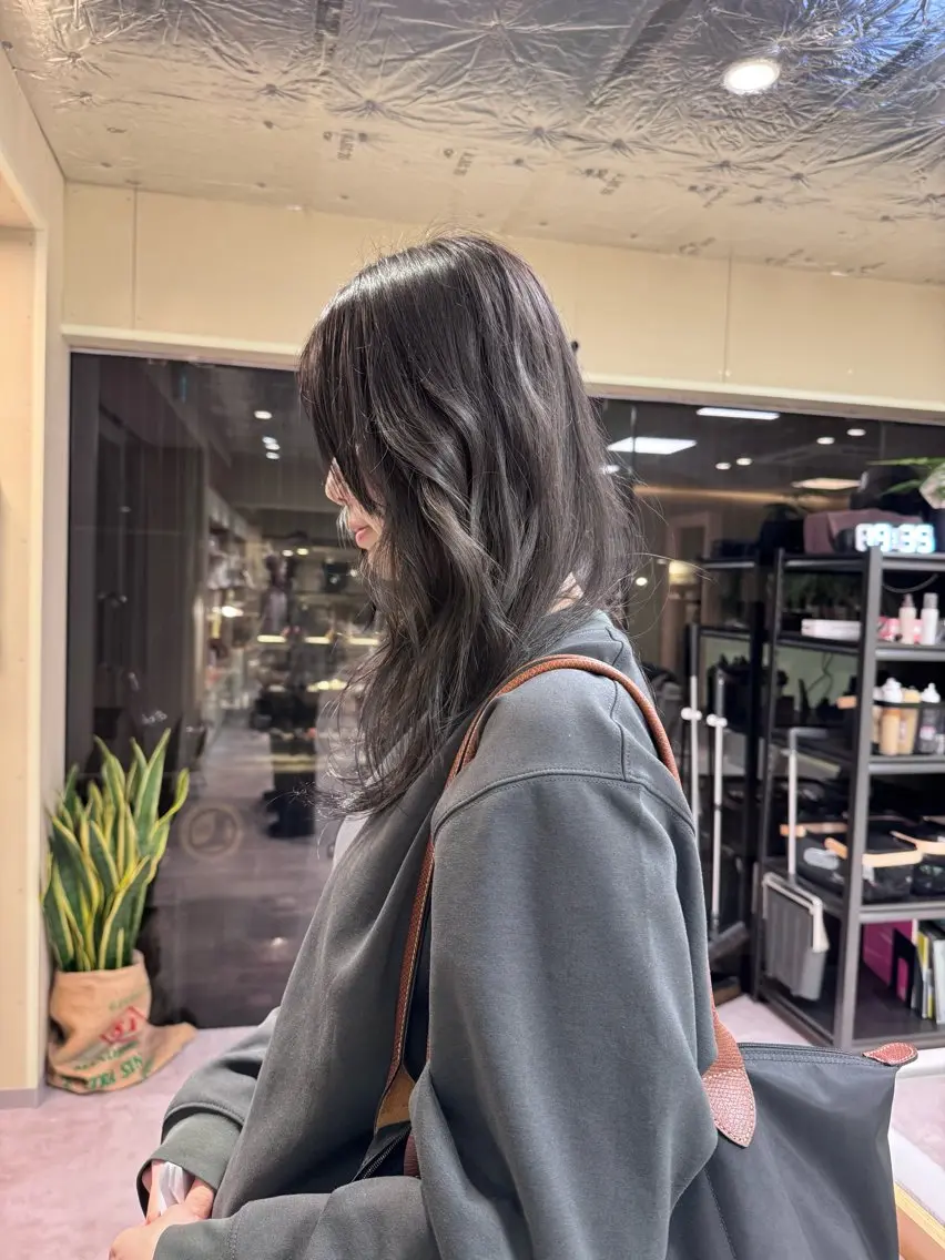 ミディアム カラー カット ヘアカラー トリートメント KOHNO/レイヤー と垢抜けヘアのヘアスタイル