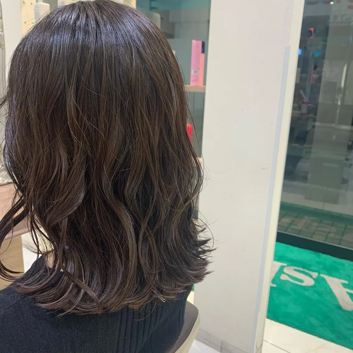 セミロング カラー ヘアアレンジ 小白井 由美のヘアスタイル
