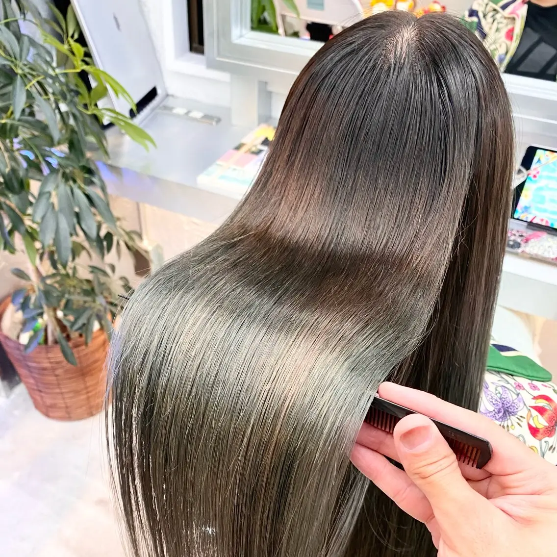 ロング カラー パーマ ブリーチ 伸ばしかけ 縮毛矯正 酸性ストレート ストレートパーマ カット ヘアカラー 縮毛矯正 艶髪と透明感を ‼️/若林のヘアスタイル