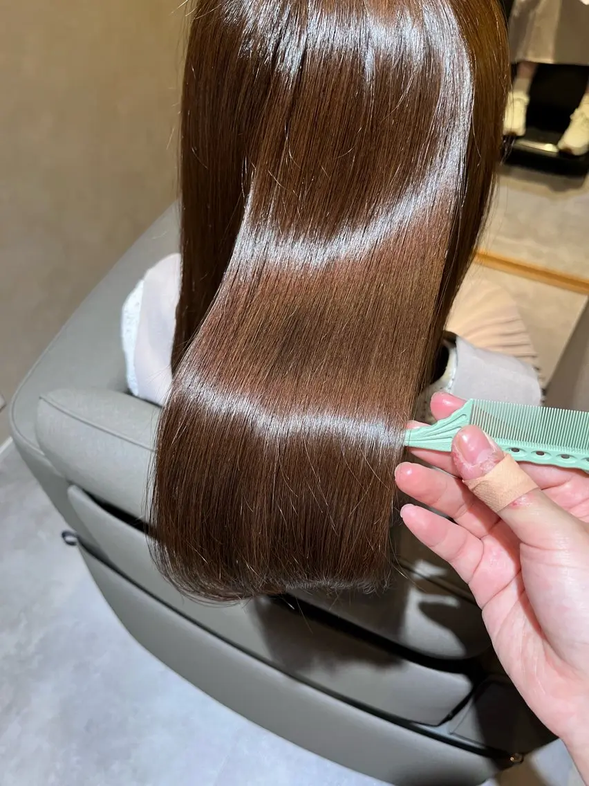 セミロング カット 縮毛矯正 AVANCE. 古川楓のヘアスタイル
