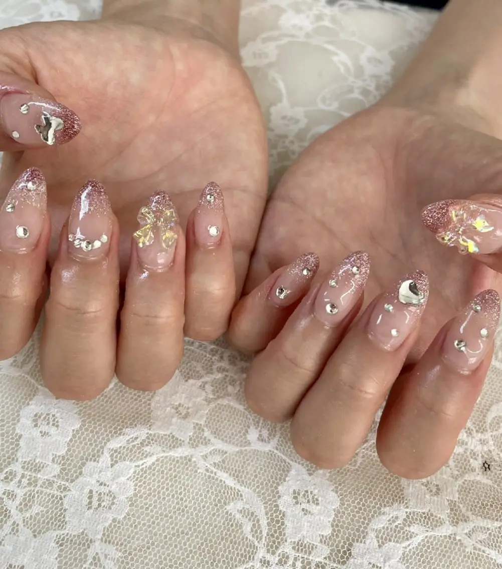 ネイル グラデーション キラキラネイル ストーンネイル ワンホンネイル ハンドネイル ハンドケア 心斎橋Salon Epokkuのネイルデザイン