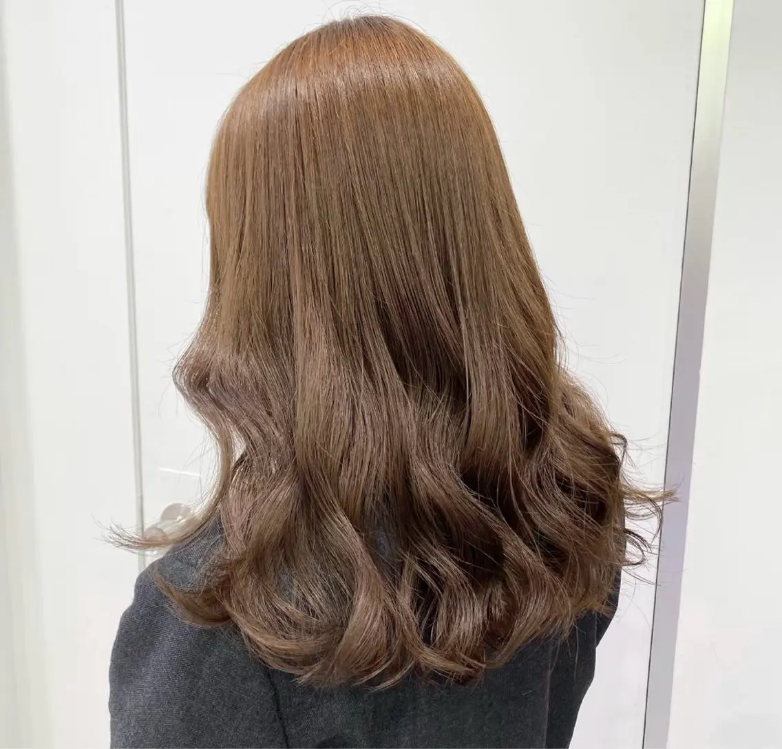 ロング カラー ヘアアレンジ ブリーチ ブラウンカラー 透明感カラー マロンブラウン 🫧モテる💗ダメー ジレスハイトーン🫧のヘアスタイル