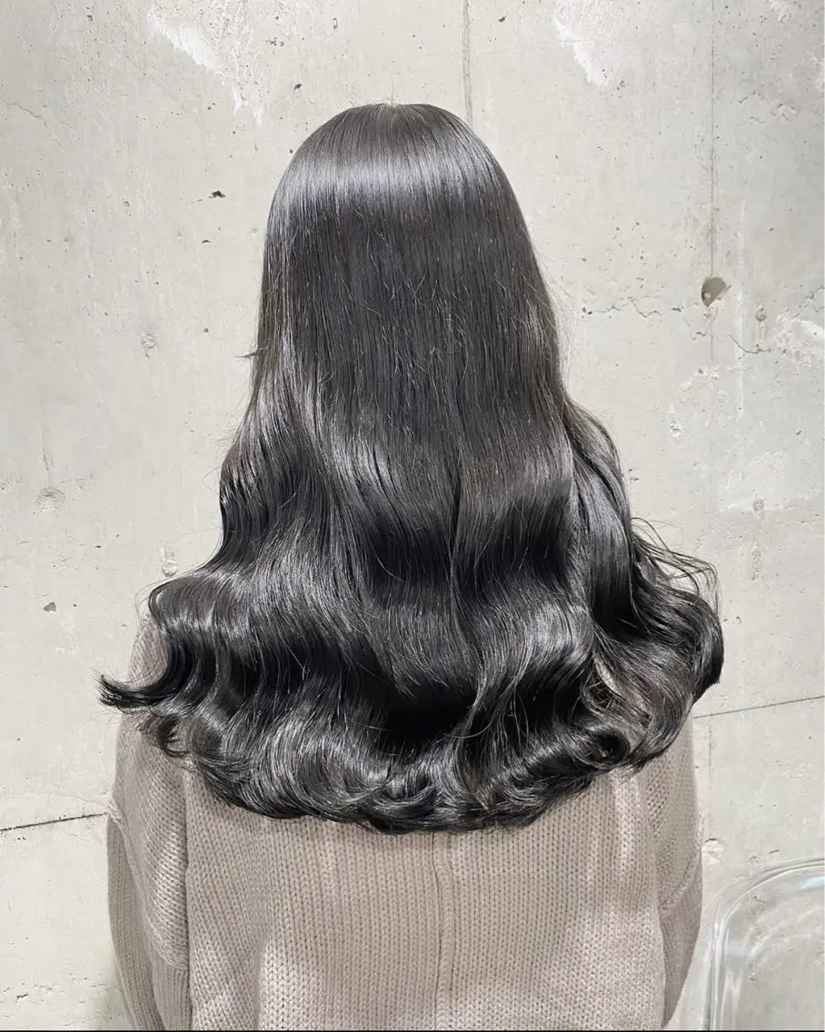 ロング ヘアカラー 上田 瑠海音のヘアスタイル