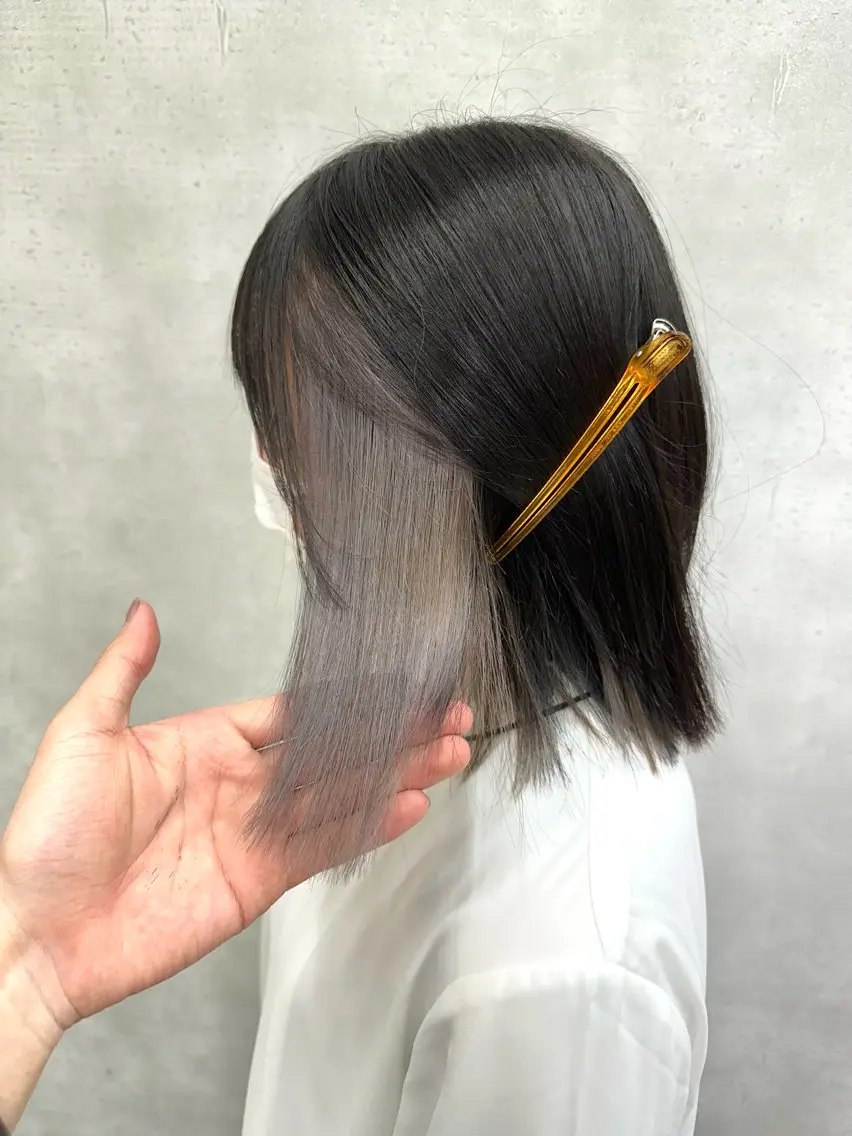 ミディアム カラー ブリーチ インナーカラー シルバー DAIKIベージュ 🍂レイヤーカットのヘアスタイル