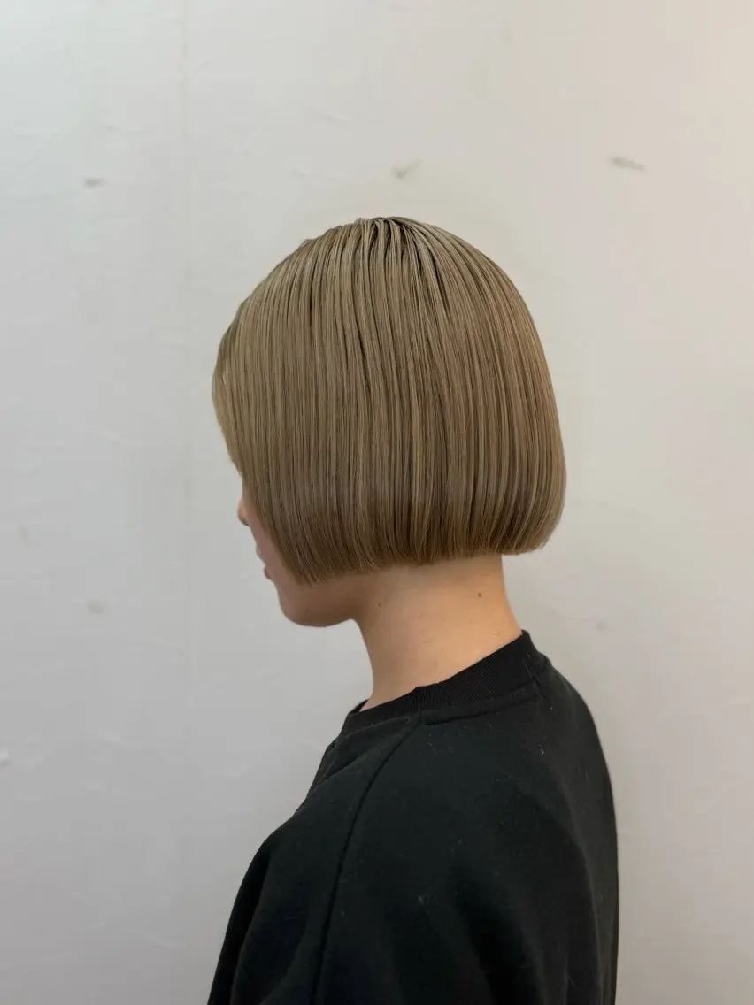 ショート ボブ 顔まわりレイヤー レイヤーカット 冨田 豊のヘアスタイル