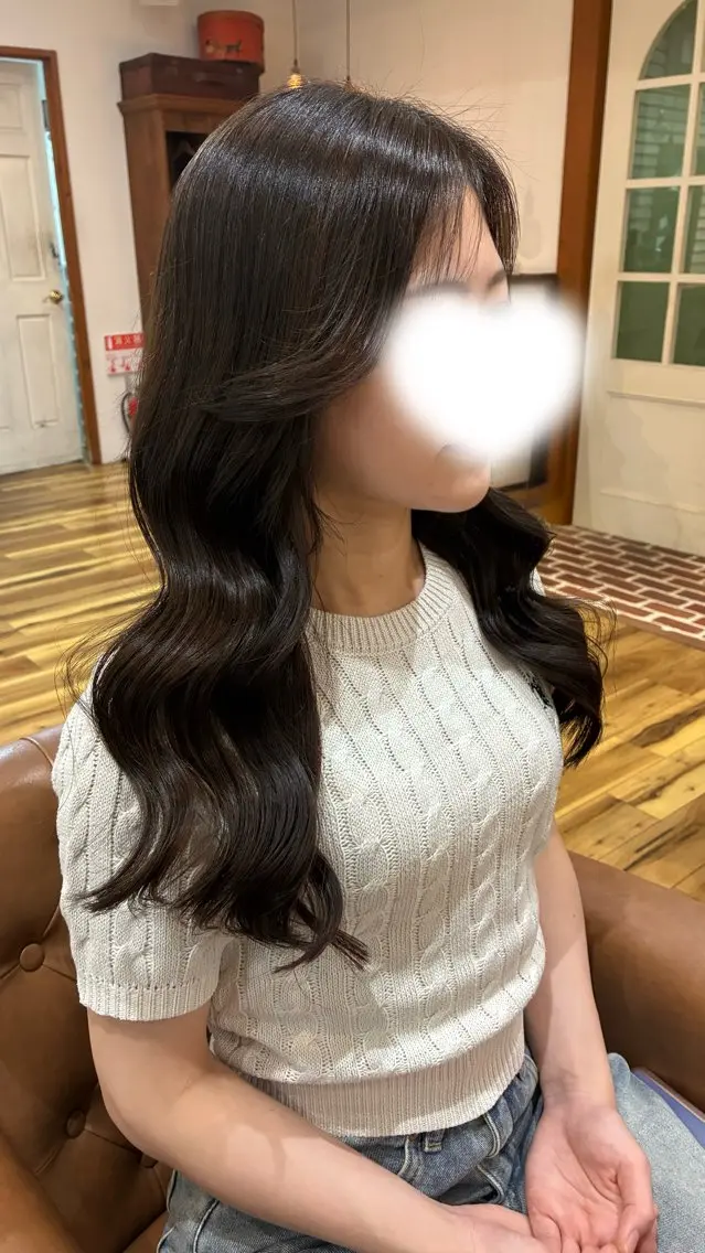 ロング カラー レイヤーカット ローレイヤー カット ヘアカラー トリートメント &.TIGRE 秋田弥生のヘアスタイル