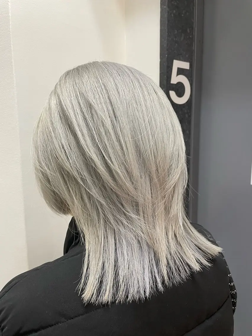 ミディアム ヘアカラー トリートメント 髪質改善艶髪✂︎小寺 透明感カラーのヘアスタイル
