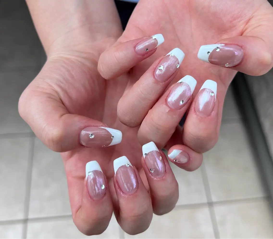 ネイル オーロラネイル フレンチネイル ストーンネイル charmant nailのネイルデザイン