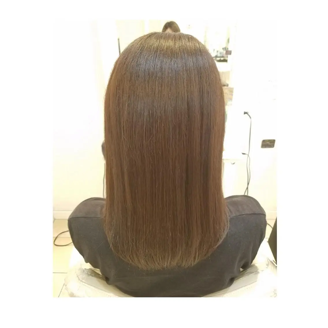 カラー セミロング 荒山 栞奈のヘアスタイル