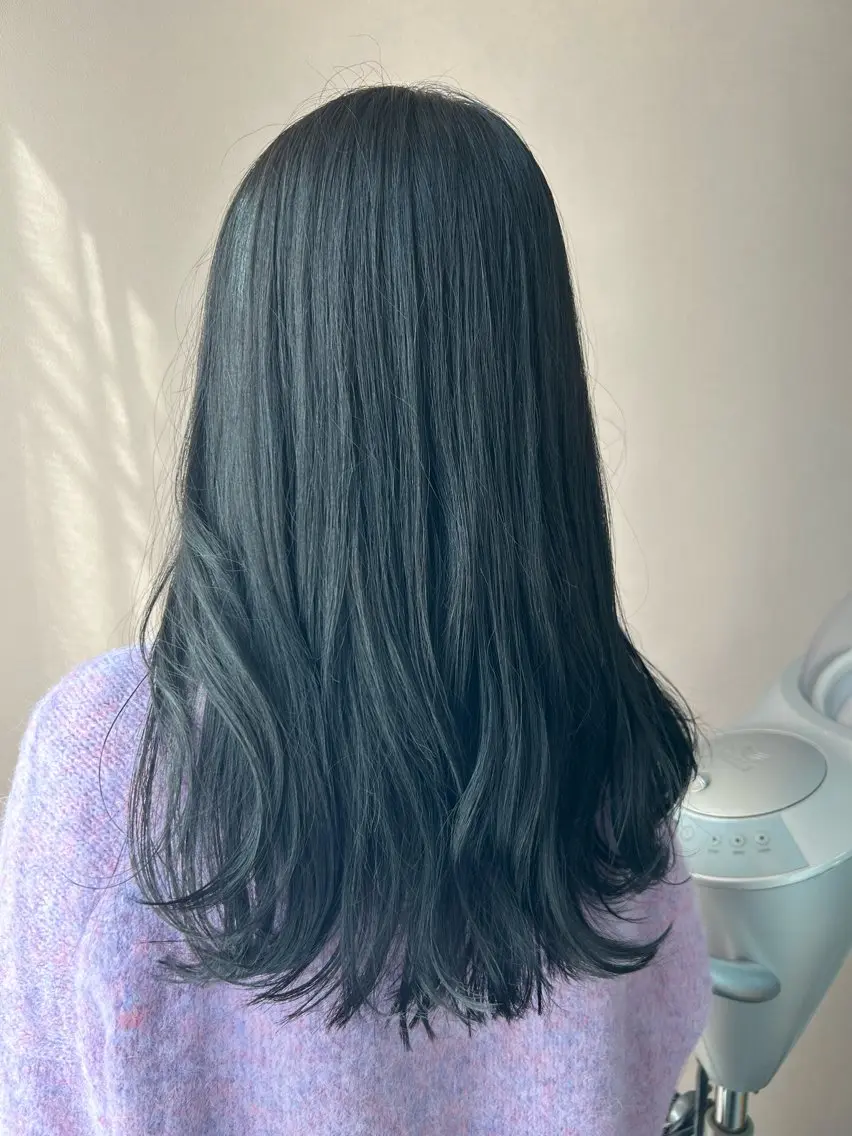 ロング カラー アッシュ アッシュグレー 透明感カラー hubhair レイヤー/透明感のヘアスタイル