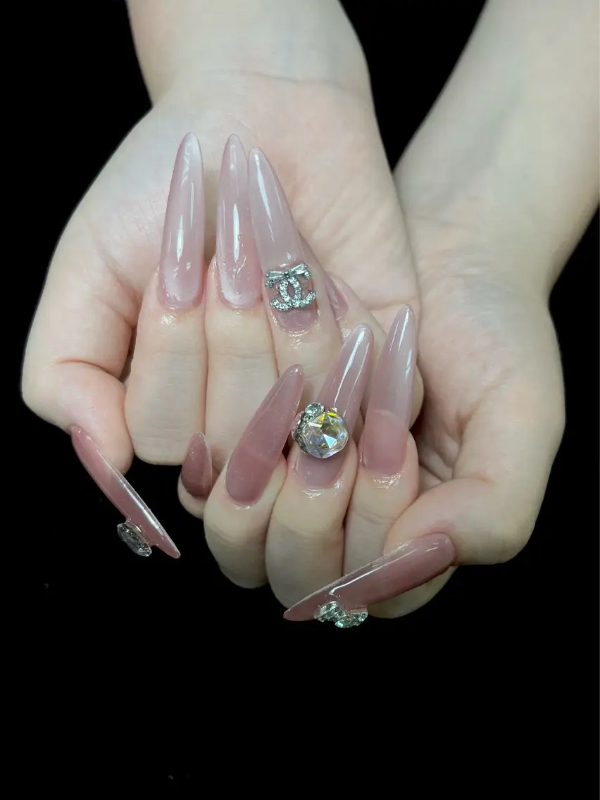 ネイル ハンドネイル ハンドケア ongles chicのネイルデザイン