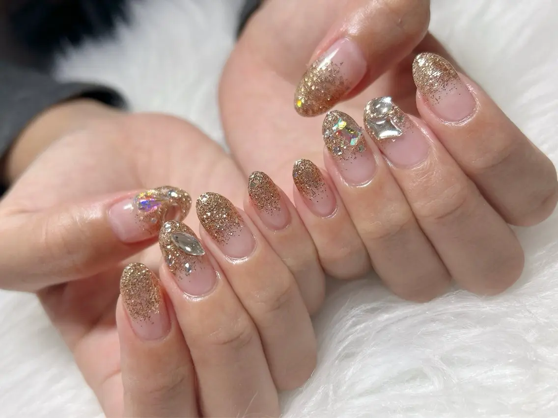 ネイル ストーンネイル ハンドネイル Moon's🌙🪄 Shioriのネイルデザイン